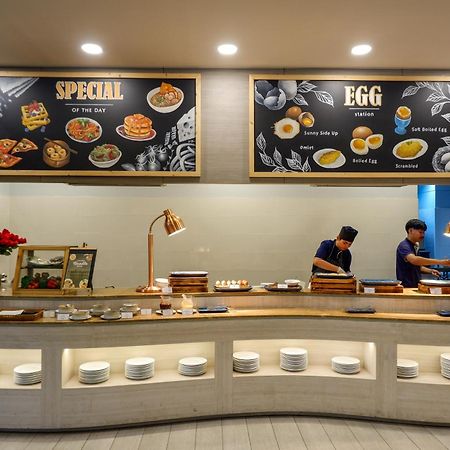 Seabed Grand Hotel Phuket - Sha Extra Plus Ngoại thất bức ảnh A live kitchen at a hotel