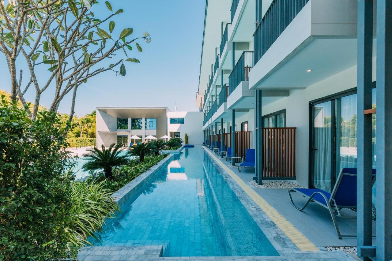 Seabed Grand Hotel Phuket - Sha Extra Plus Ngoại thất bức ảnh The swimming pool at the hotel