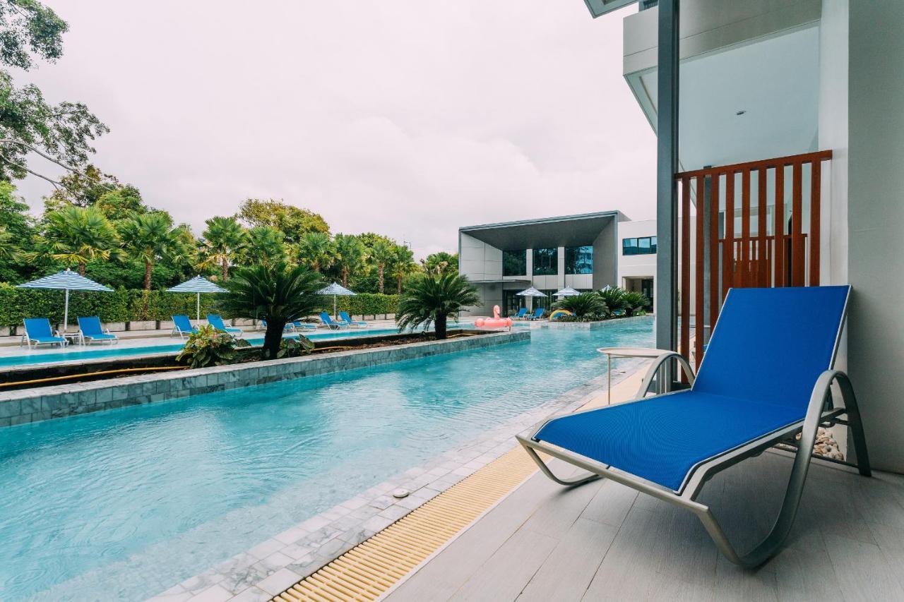 Seabed Grand Hotel Phuket - Sha Extra Plus Ngoại thất bức ảnh A poolside chaise longue