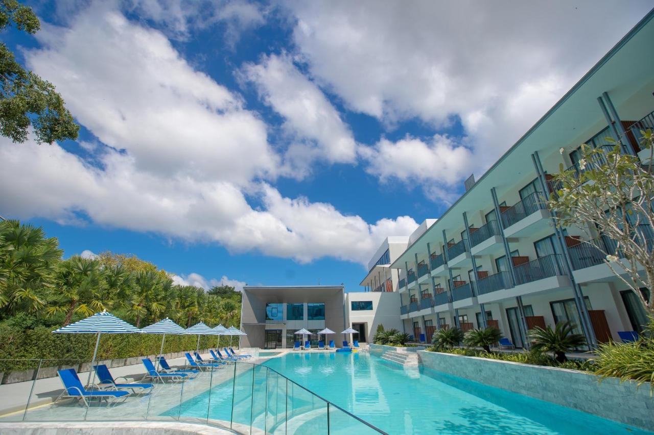 Seabed Grand Hotel Phuket - Sha Extra Plus Ngoại thất bức ảnh The swimming pool at the hotel