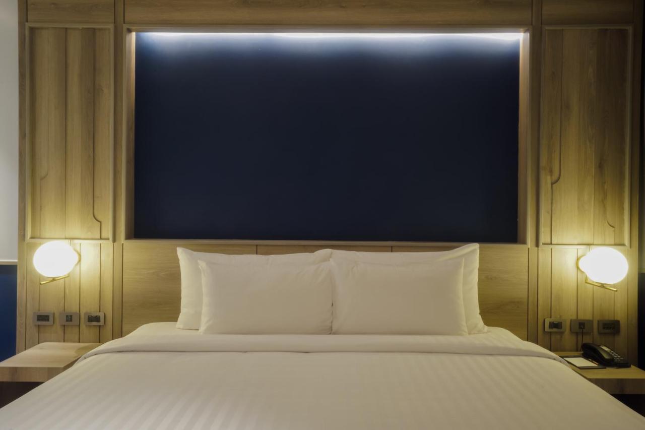 Seabed Grand Hotel Phuket - Sha Extra Plus Ngoại thất bức ảnh A bedroom at the hotel