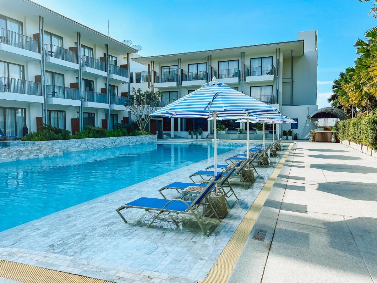 Seabed Grand Hotel Phuket - Sha Extra Plus Ngoại thất bức ảnh The swimming pool at the hotel