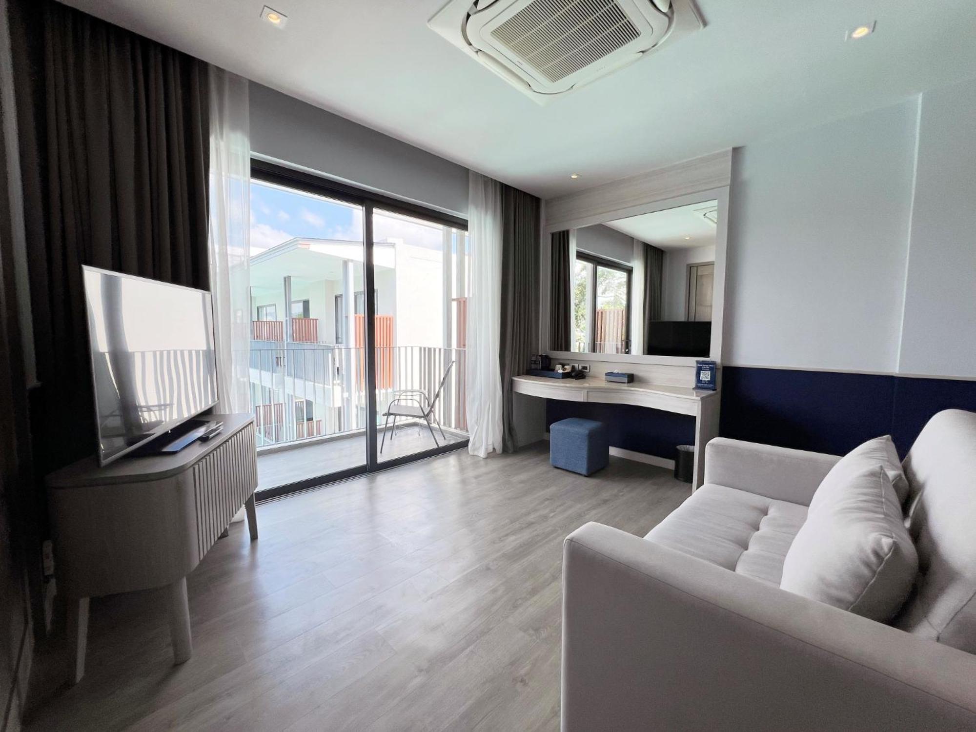 Seabed Grand Hotel Phuket - Sha Extra Plus Ngoại thất bức ảnh A room at the hotel