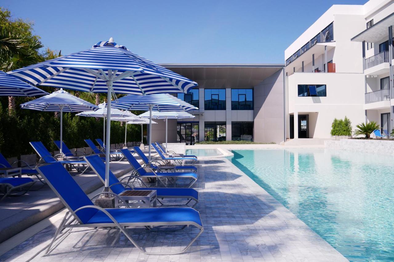 Seabed Grand Hotel Phuket - Sha Extra Plus Ngoại thất bức ảnh The pool at the Hotel Indigo