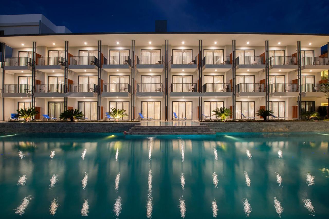 Seabed Grand Hotel Phuket - Sha Extra Plus Ngoại thất bức ảnh The hotel at night